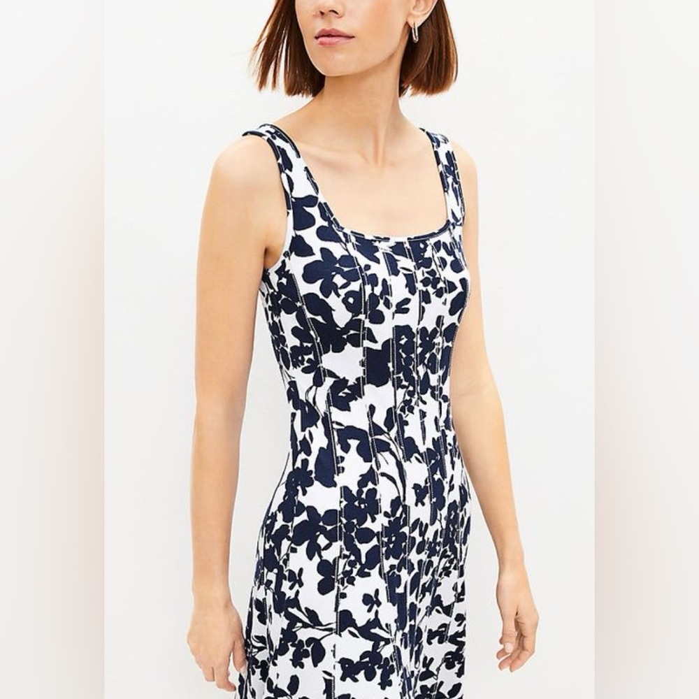 Ann Taylor LOFT Navy
Floral Dress size 6  like new